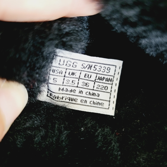 UGG Slippers - Picture 3 of 6